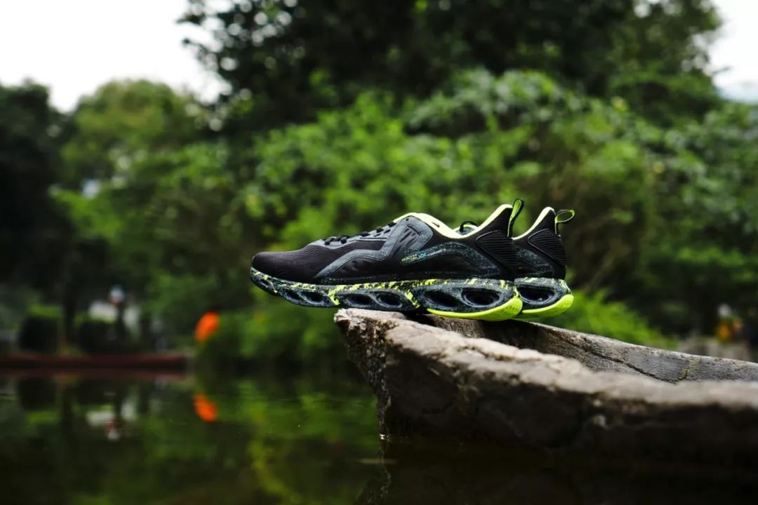 特步缓震旋9.0脚感,最快的缓震跑鞋特步