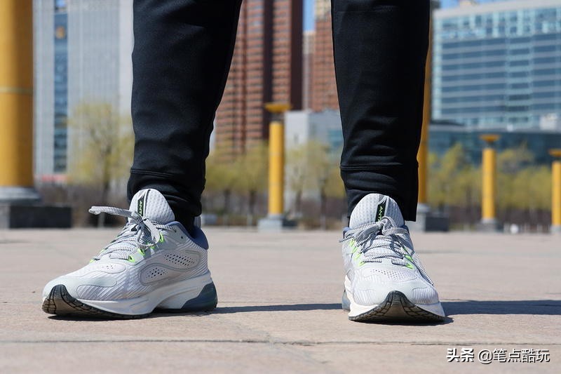 咕咚安踏减震跑鞋,安踏联合咕咚测评