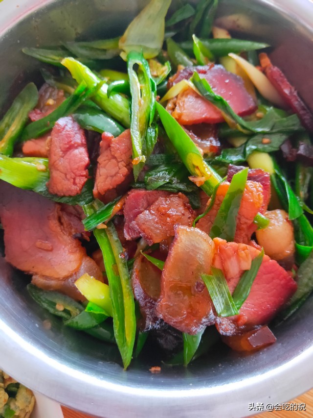 青椒炒腊肉怎么炒好吃又简单窍门,鲁大娘做菜的全部视频青椒炒腊肉