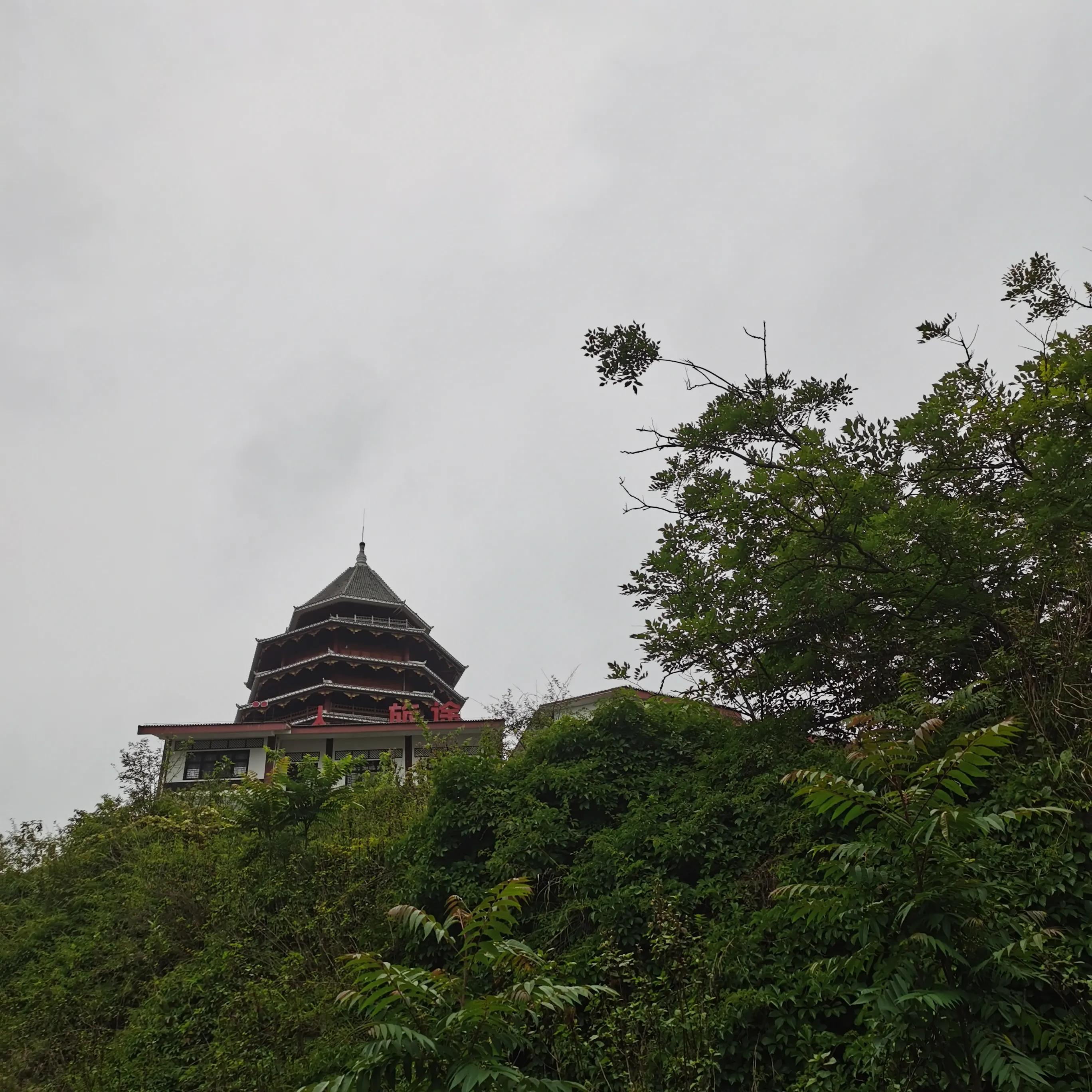 向南方和向北方,登上山顶看美景贵州黄果树瀑布