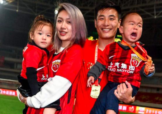 武磊妻子和女儿,武磊和他妻子的爱情故事