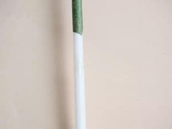 有颜色的玫瑰是怎么做出来的,白玫瑰怎么做七彩玫瑰