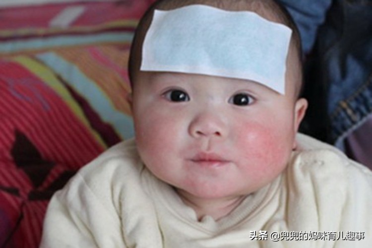 1岁宝宝发烧三天后出现红疹子,1岁宝宝发烧后身上起红疹怎么办