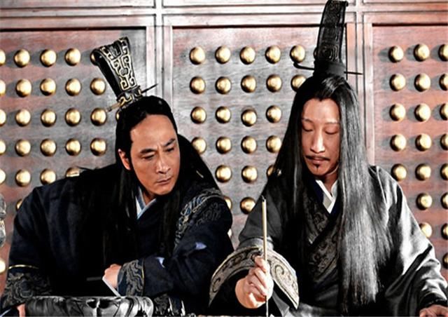 庞涓认为废掉双腿孙膑就无法逃跑,孙膑被庞涓挖膝盖骨后复仇