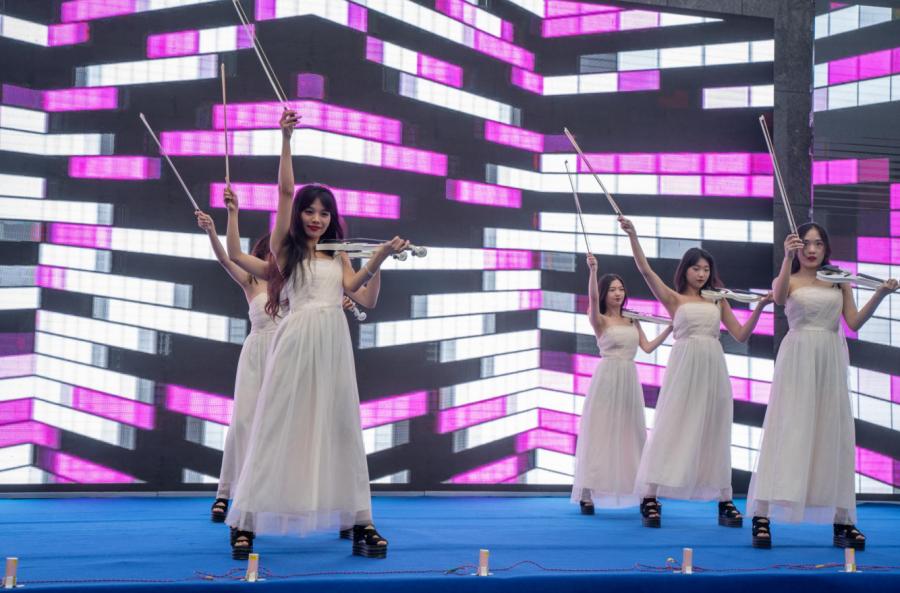 威远雄飞集团,雄飞集团25周年庆