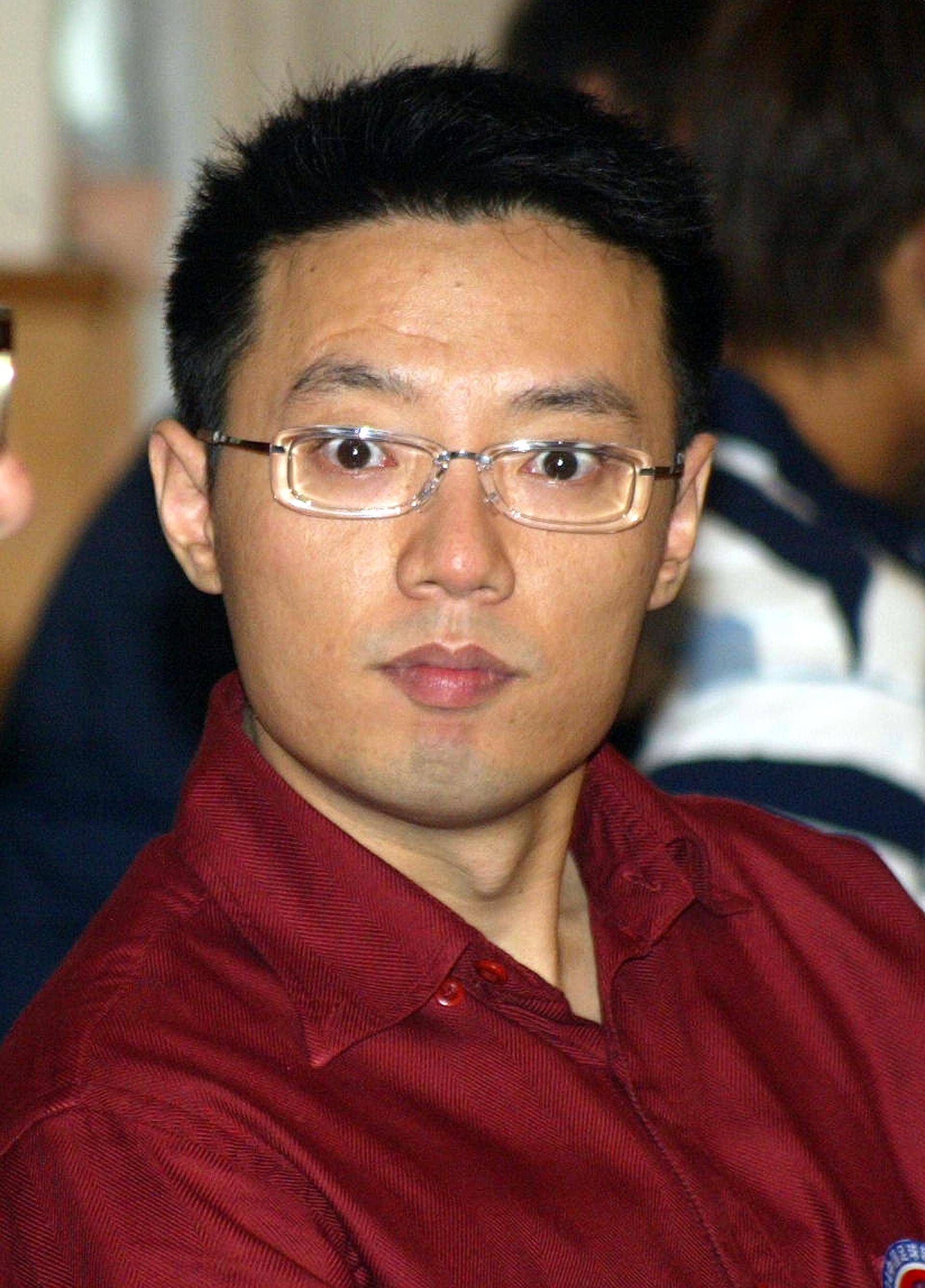 他曾劳改18年，54岁再创业成重庆首富，今负债200亿儿子狂买豪车