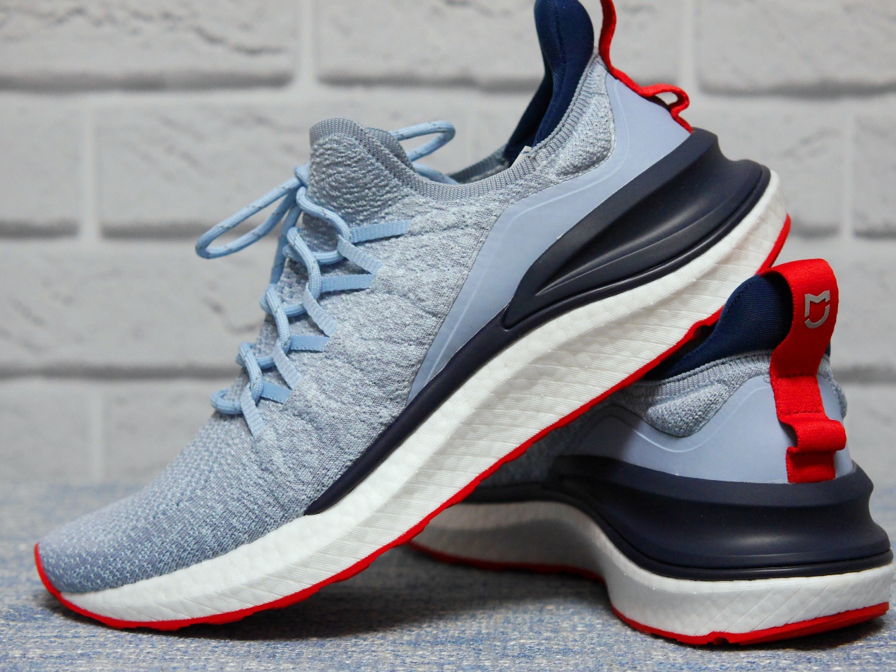 选阿迪达斯还是nike足球鞋,哪款阿迪达斯运动鞋好