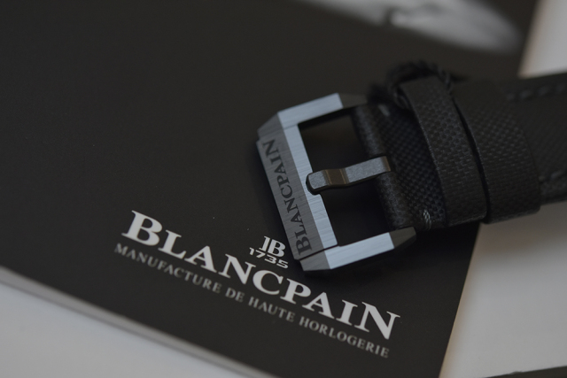 把一台超跑戴在手上,把车捧在手里