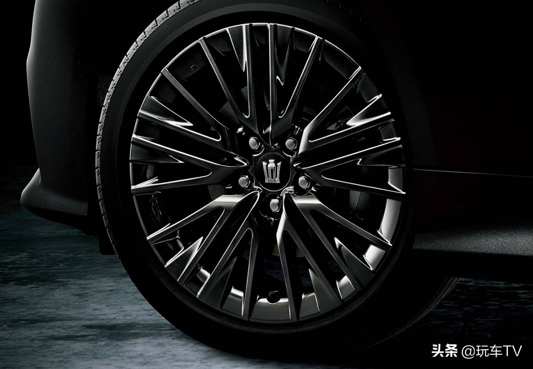 皇冠时尚版运动版,皇冠运动版2017