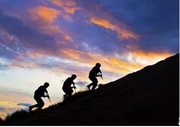 40岁想自己创业干点啥好呢,40岁左右适合哪个行业创业