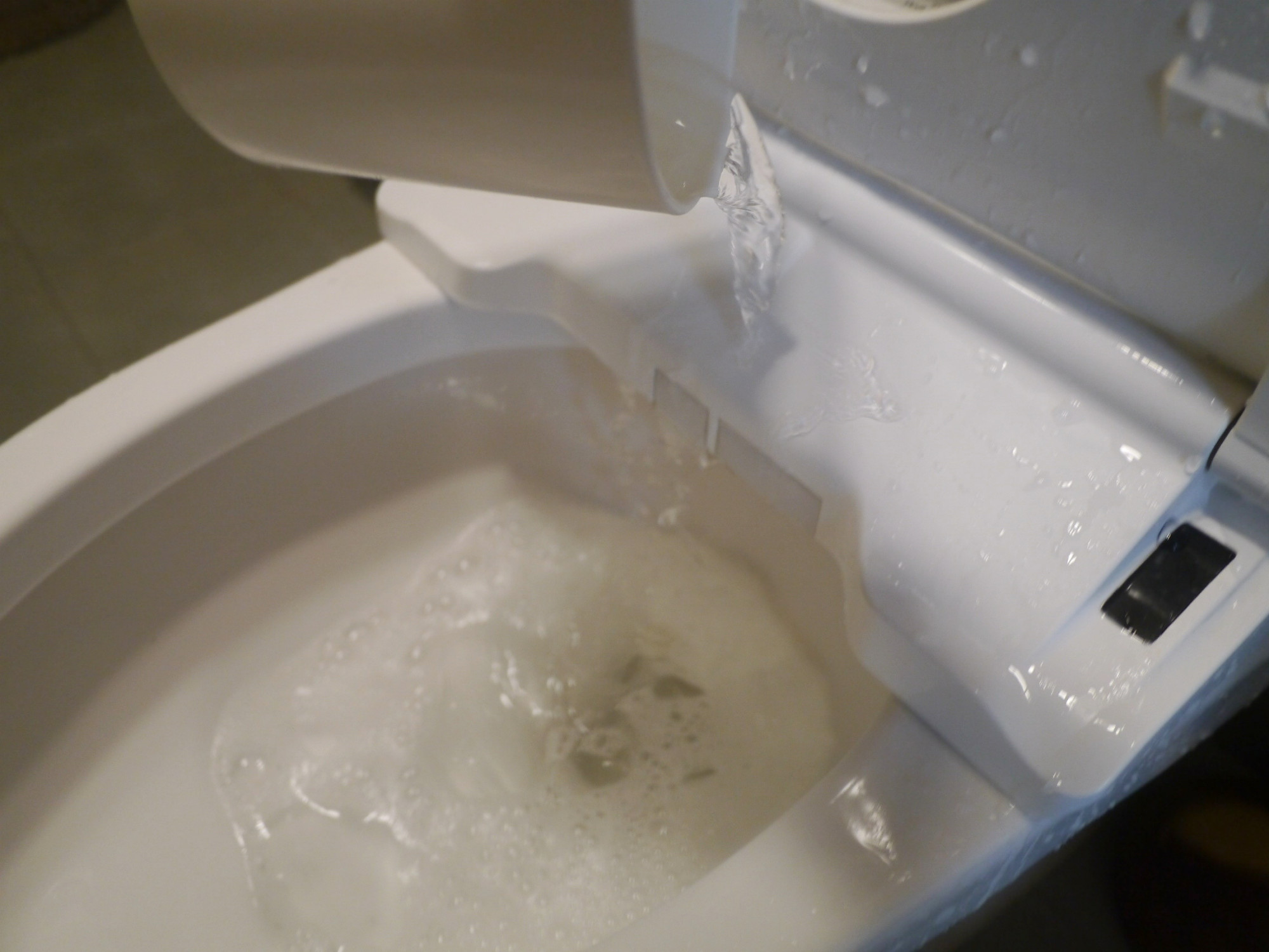 一下雨卫生间就反味儿,一下雨厕所有臭味