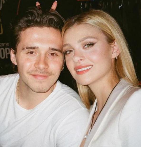 安德鲁王子久未露面，和前妻为临终关怀工作者送温暖，状态很健康