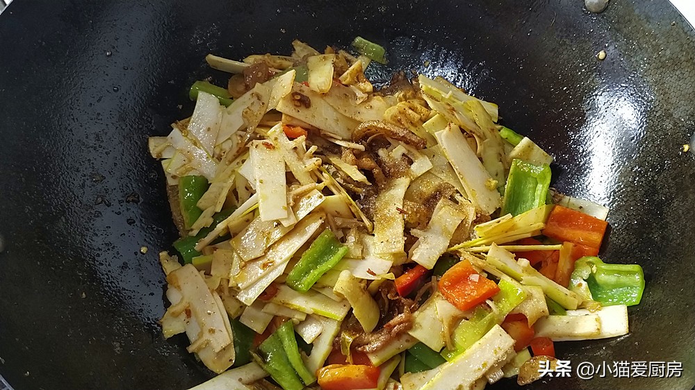 春天里最爱的一道菜竹笋炒肉,竹笋炒肉也是一道非常美味的美食