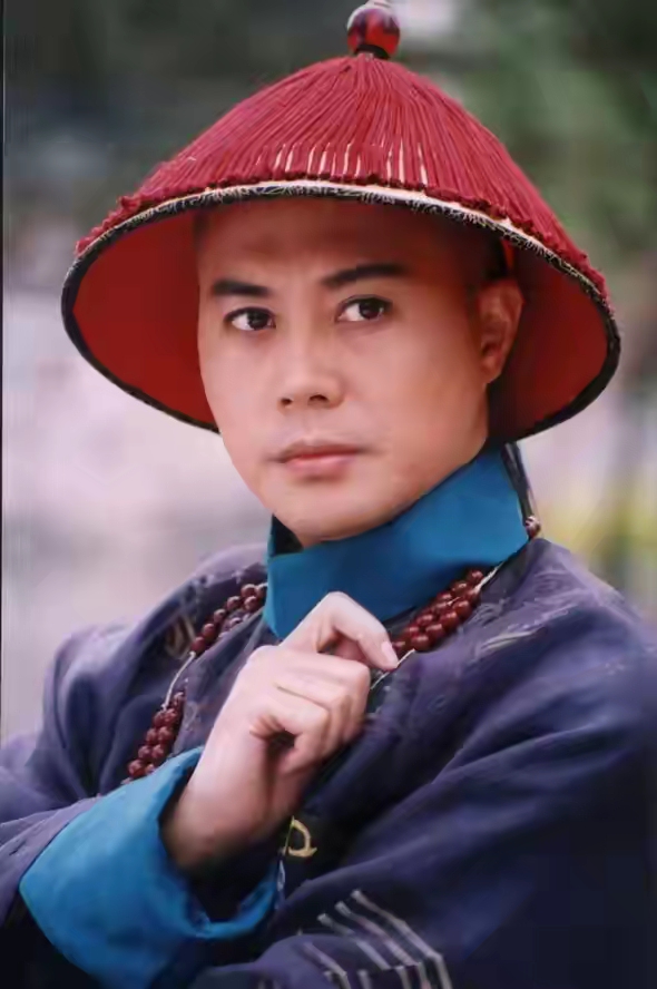 男子暴雨中打伞遭雷击结果意外,男子被雷击致死