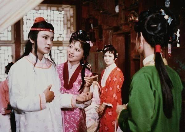 晴雯年收入多少万,晴雯死后为什么不离开贾府