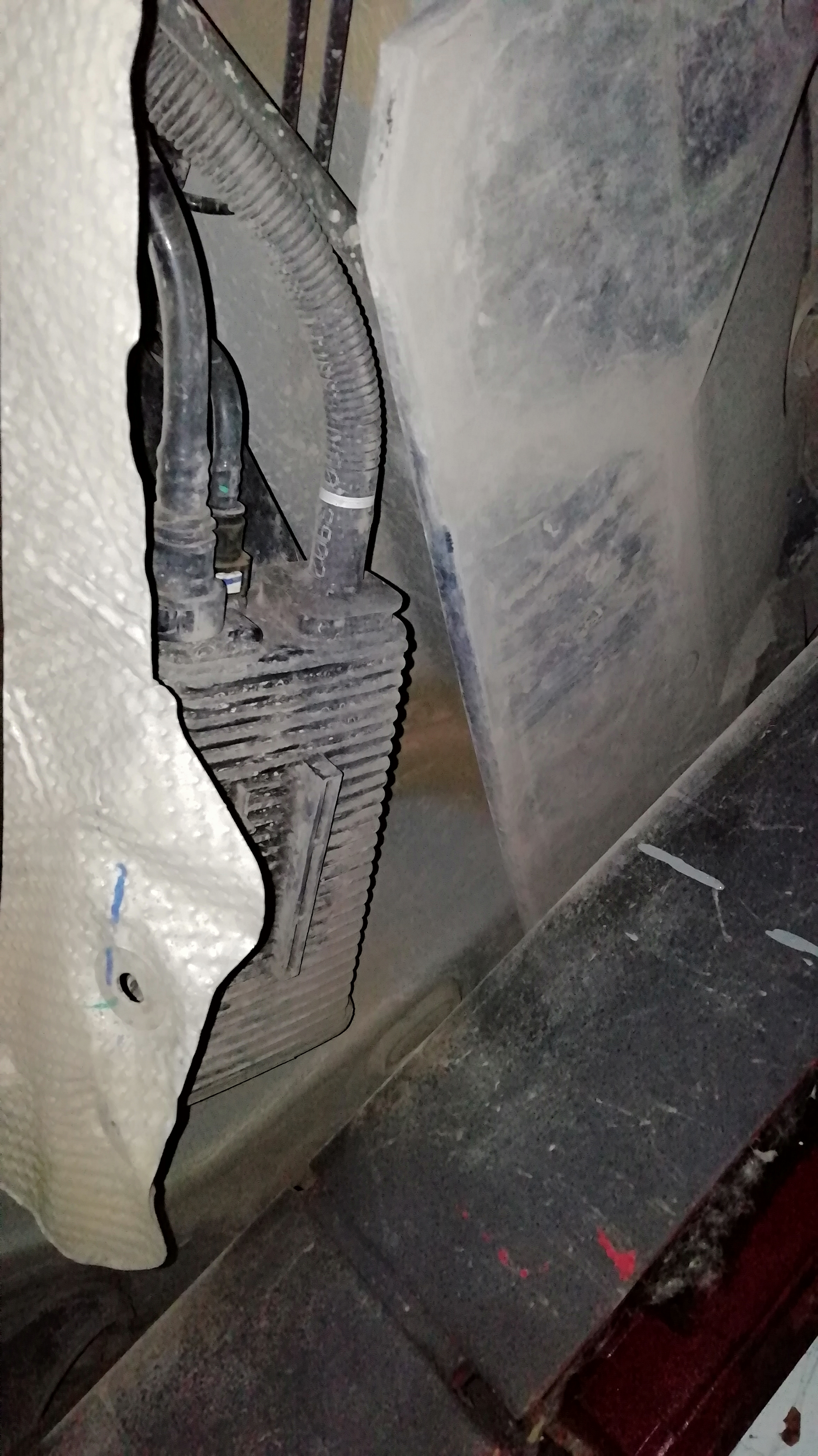 雪铁龙世嘉油表不准油耗增多，雪铁龙世嘉碳罐灰虑堵塞油泵损坏