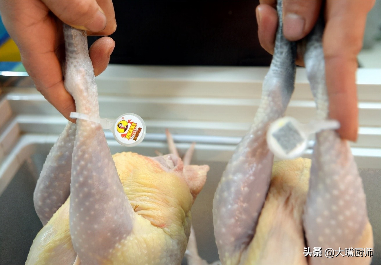 怎么辨别买的鸡是活鸡还是死鸡,买活鸡还是白条鸡好