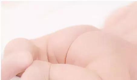 一块钱的红霉素眼膏，功能超级强大，网友亲测有效！