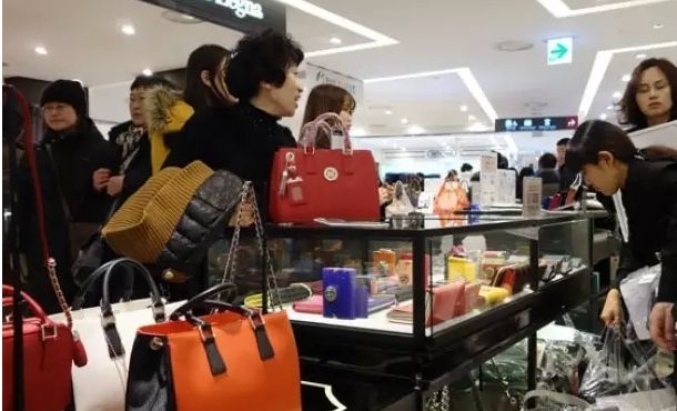 LV贵还是香奈儿贵,香奈儿lv免税店哪个好