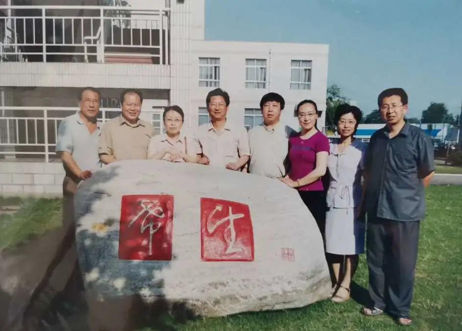 他是峰峰体育界的传奇，他的学生桃李满天下