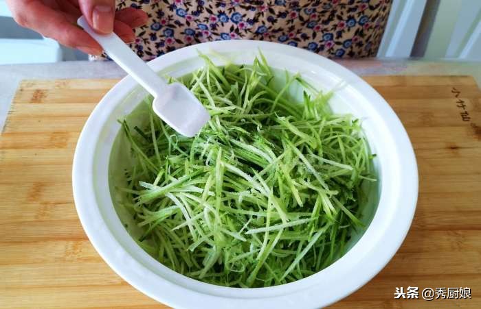 快速腌萝卜菜又脆又好吃的做法,腌香辣萝卜