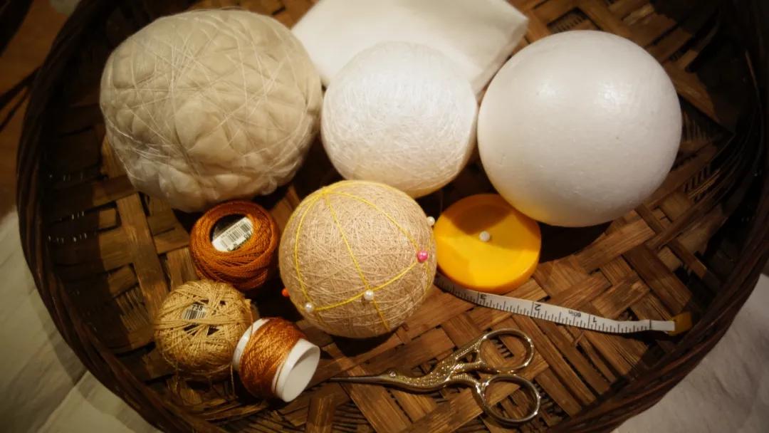 惊艳!“球上刺绣”你见过吗?她在球上绣出二十四节气,无数粉丝为之打call