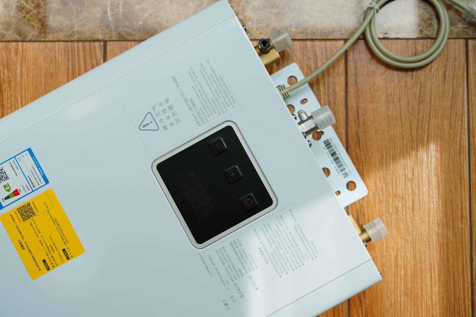 燃气热水器必须由燃气公司安装吗,燃气热水器13升和16升安装要求