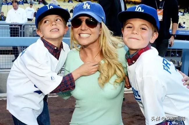 13年首曝光！被亲爹无死角监视、灌药、绝育，毁掉一个巨星多容易