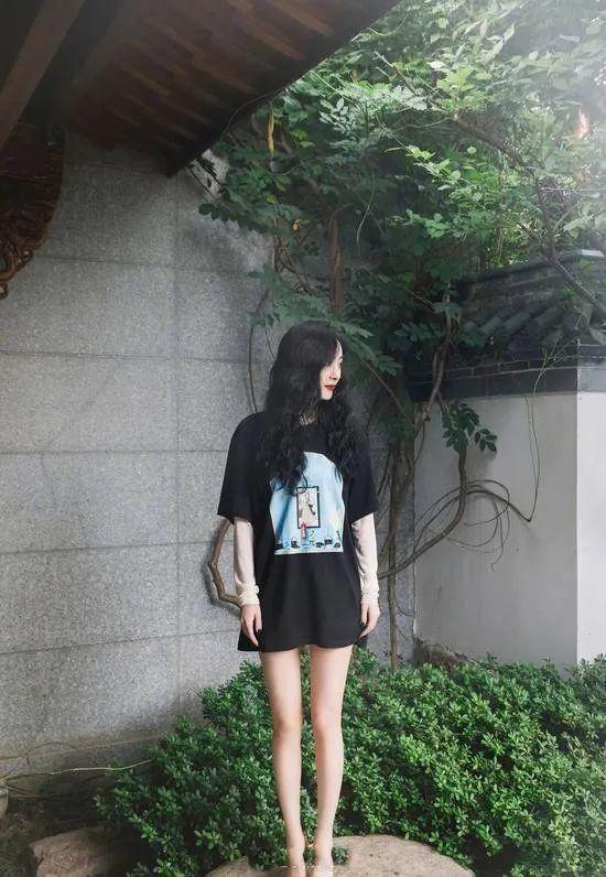 买百搭的衣服不撞款的t恤,春夏最值得穿的t恤