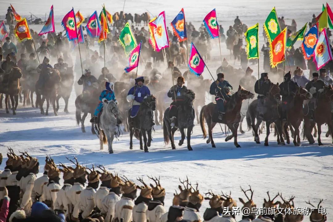 蒙古族传统服饰展示,传统蒙古族服饰