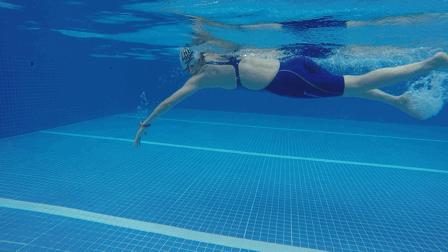 自由泳打腿练习能用蛙泳手配合吗,自由泳打腿练习方法与技巧