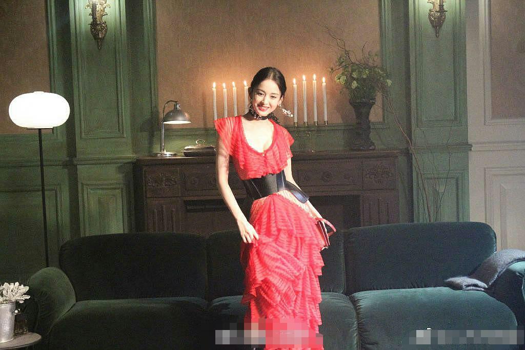 倪妮迪丽热巴红裙,迪丽热巴倪妮红裙