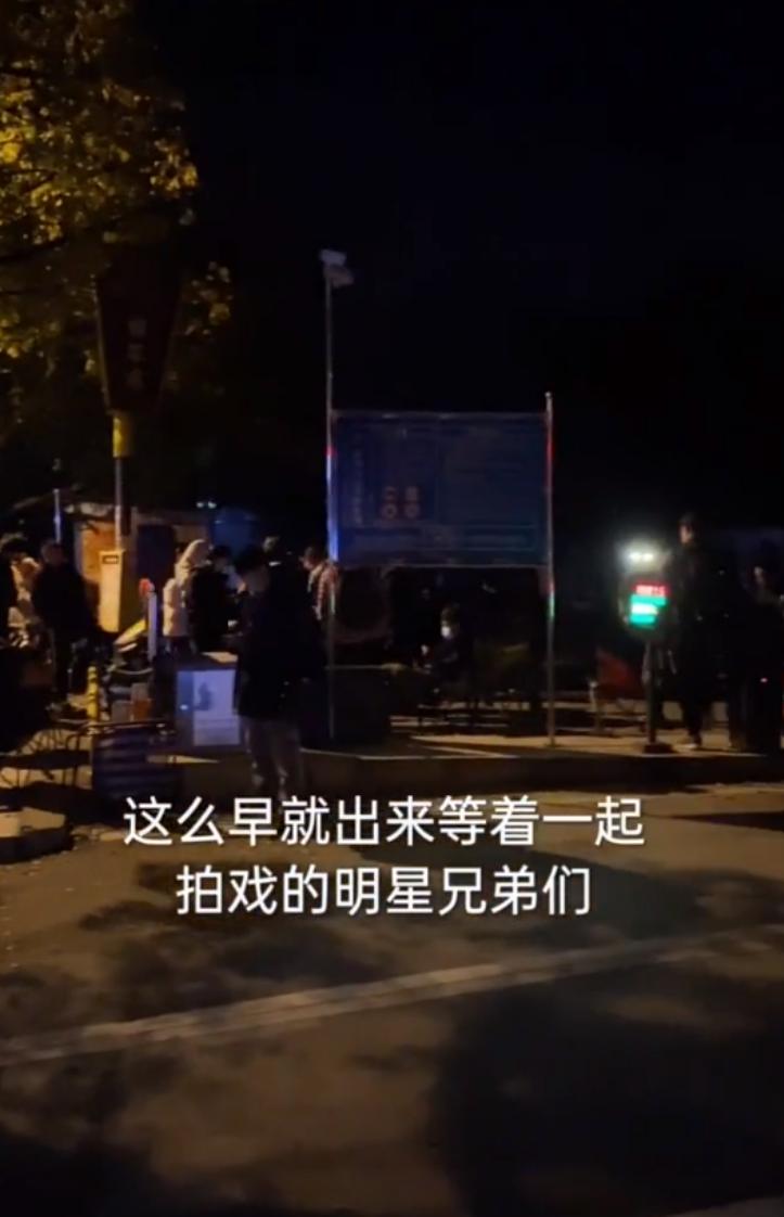 横店群演拜王宝强和赵丽颖,横店群演以王宝强激励自己