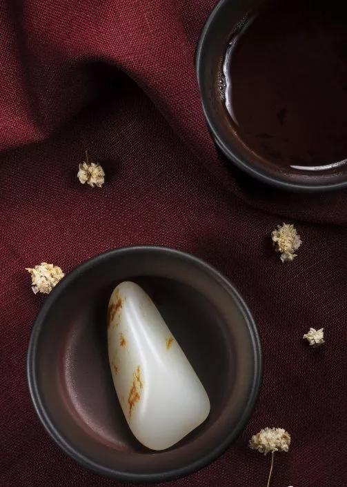 穿金戴银真的能走运吗,穿金显富贵戴玉保平安