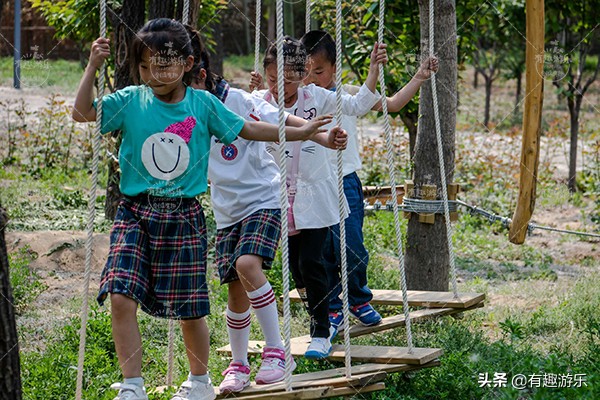 户外小攀爬网,高空成人攀爬网户外活动