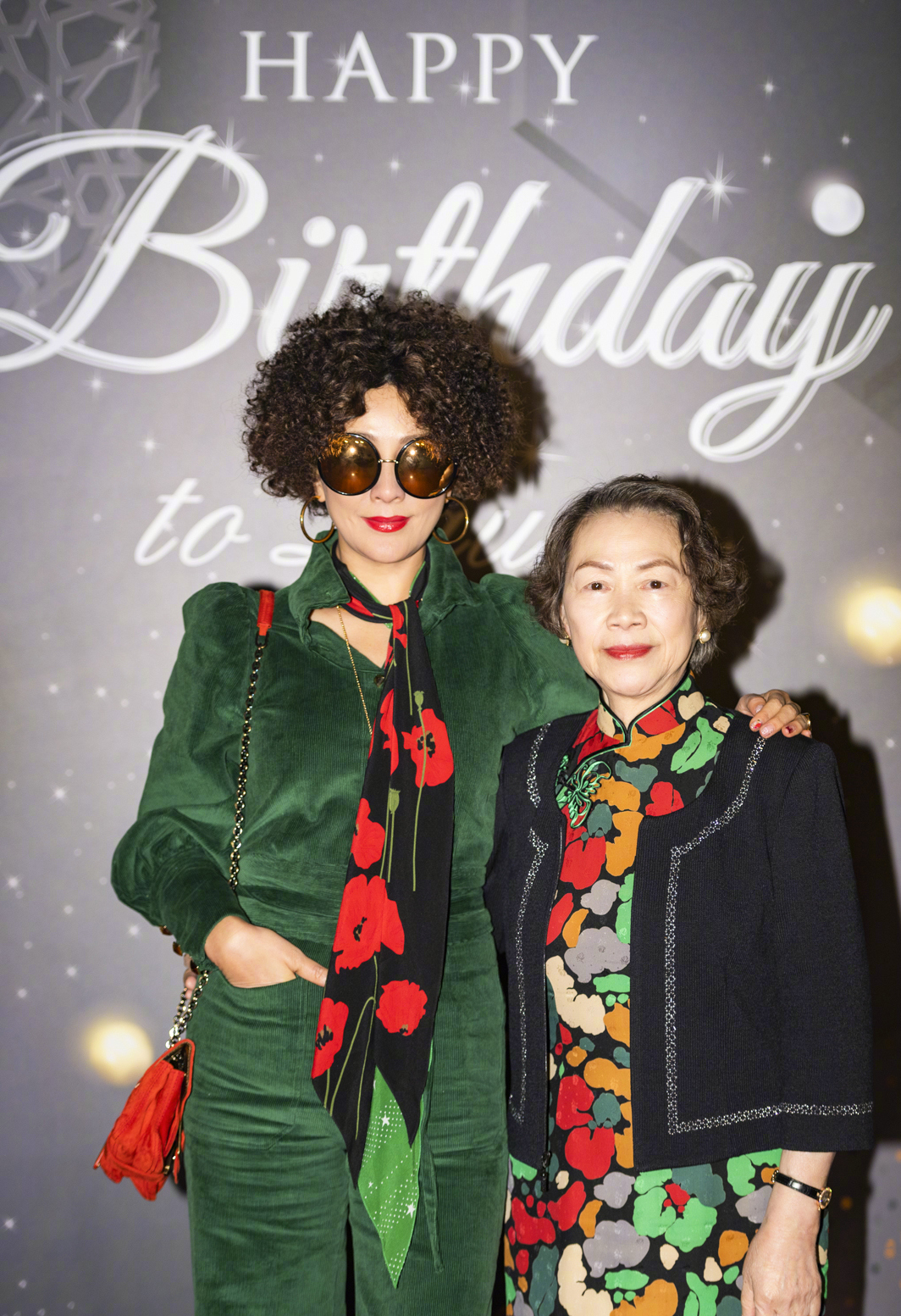 51岁刘嘉玲穿牛仔背带裤 (刘嘉玲同款连体牛仔裤)