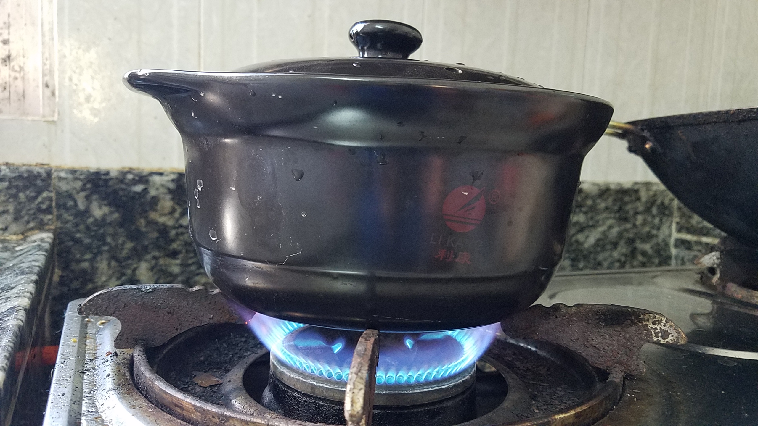 炒香菇炖鸡家常做法,炒香菇家常做法要不要焯水