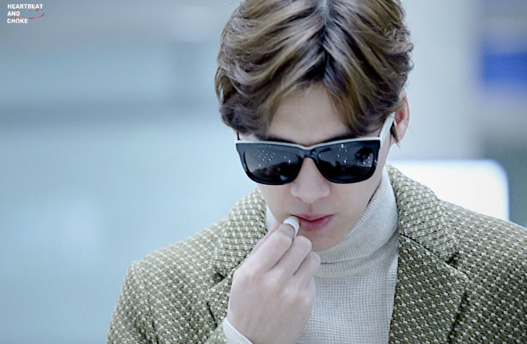 李易峰嘴唇上薄下厚,李易峰唇膏