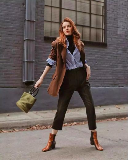 毛衣叠穿衬衫怎么穿更好看,毛衣衬衫叠穿搭配什么裤子