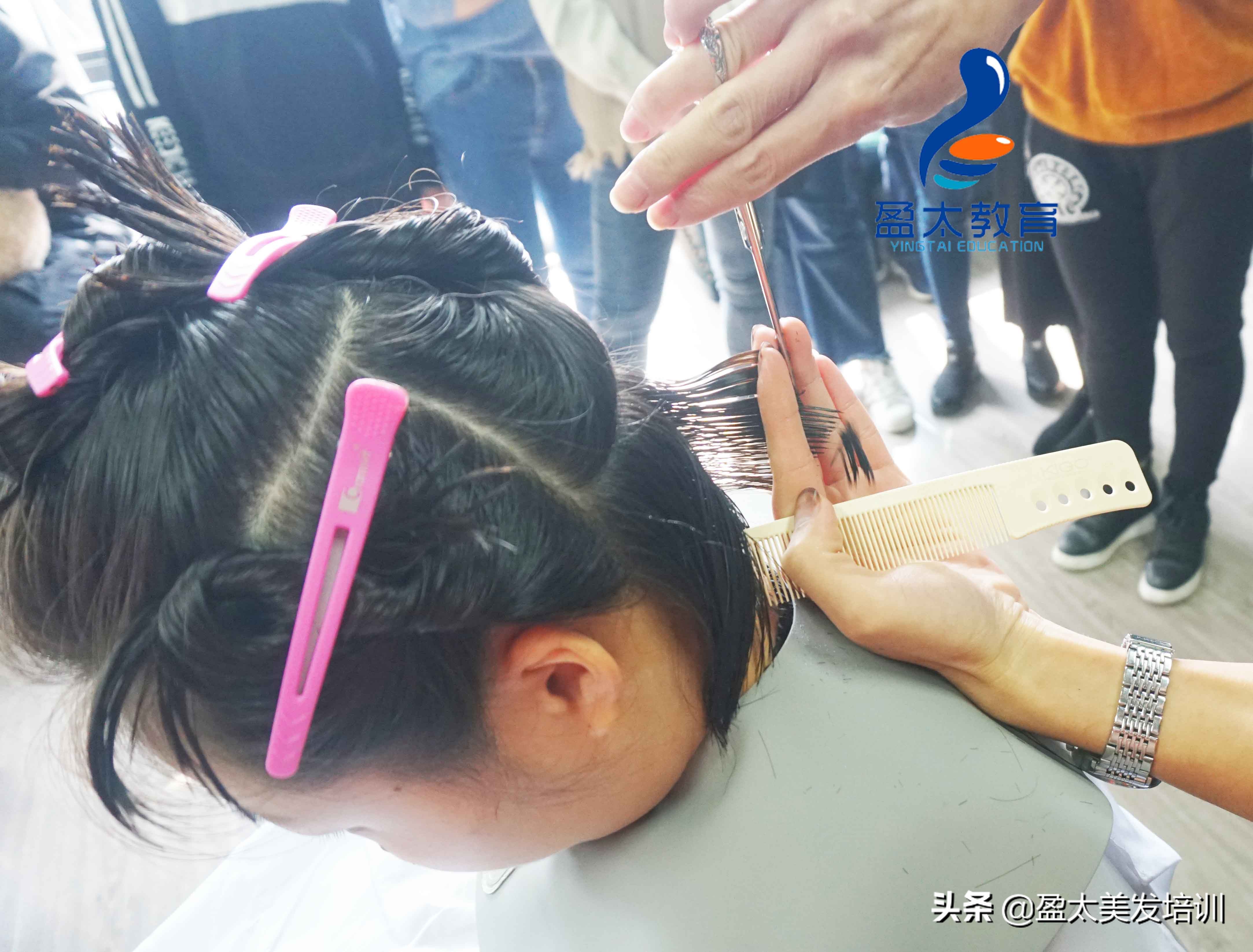 学美发一年没学会迷茫了,学美发27岁是不是有点晚了