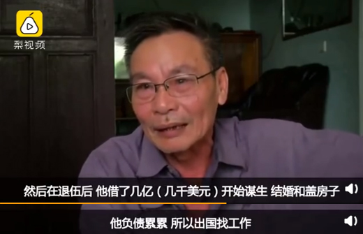 合影9元一张，救救我女儿女婿，71岁老人扮玩偶脱下头套后太心酸