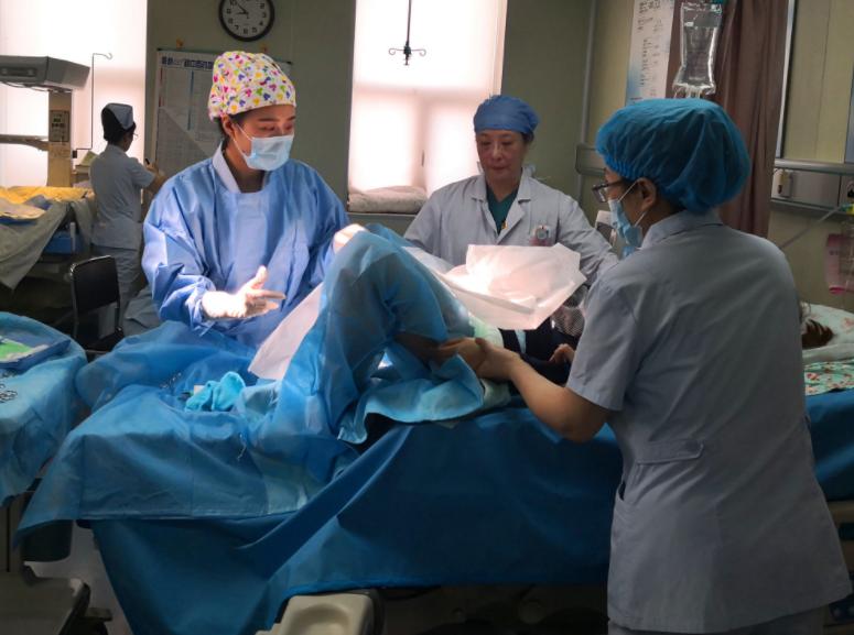 孕妇分娩婆婆阻止,孕妇难产婆婆和妈妈的态度