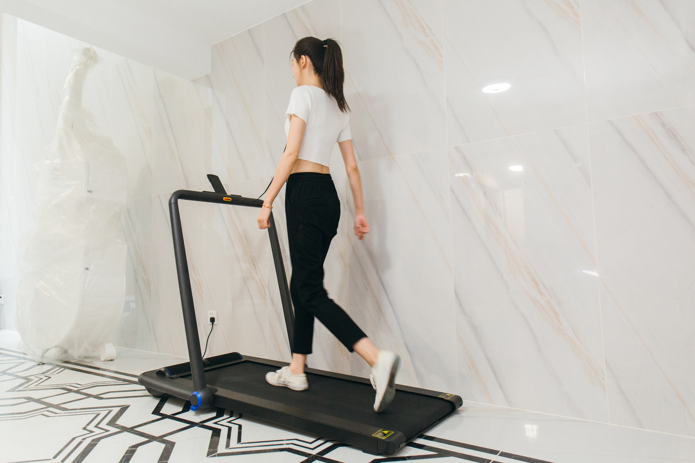 天猫精灵！小姐姐想跑步-小米有品小金K12语音跑步机体验