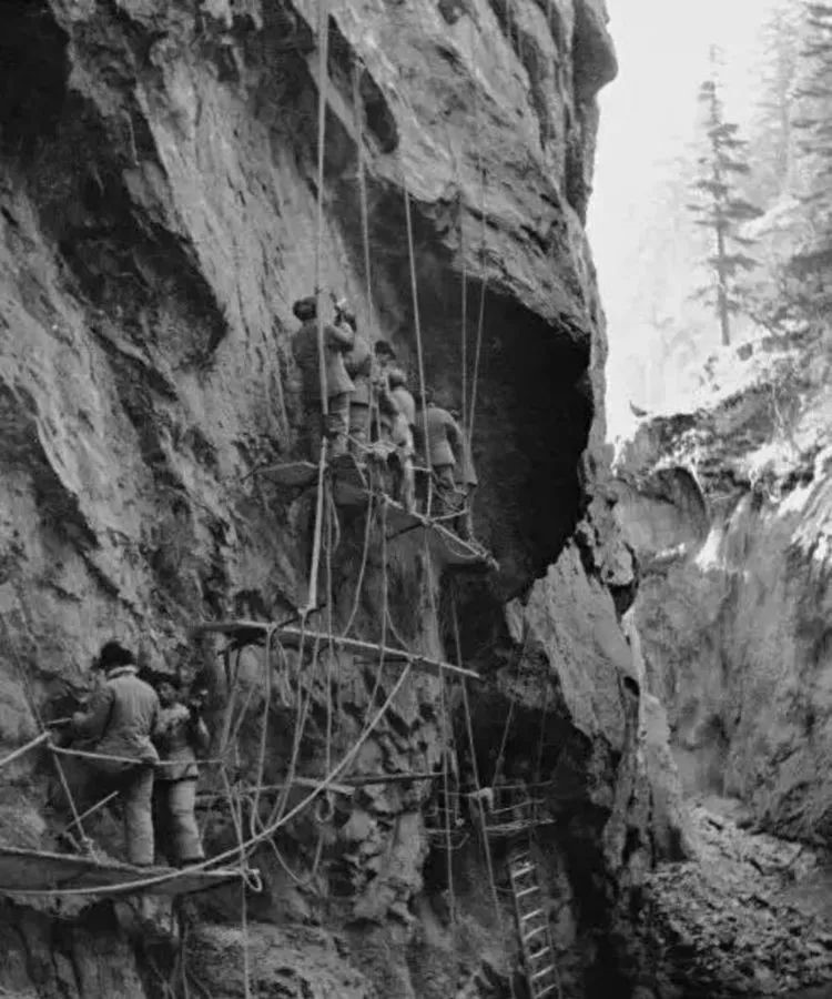 央广《军旅文学之窗》|难忘当年筑路岁月：一位进藏女兵的川藏公路记忆