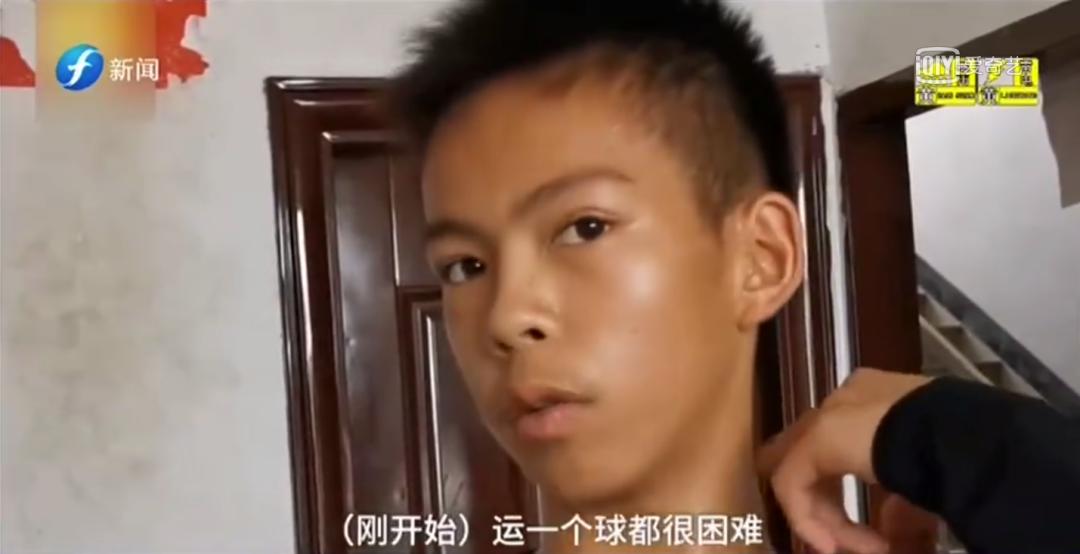 独臂少年励志成名5年,14岁篮球独臂少年励志