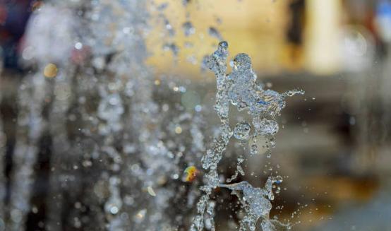 排尿黄异味很大是什么原因,排尿很黄还有分泌物怎么回事