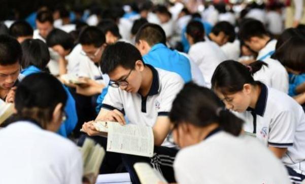 高考现场马嘉祺,马嘉祺高考失利闭门不出36小时