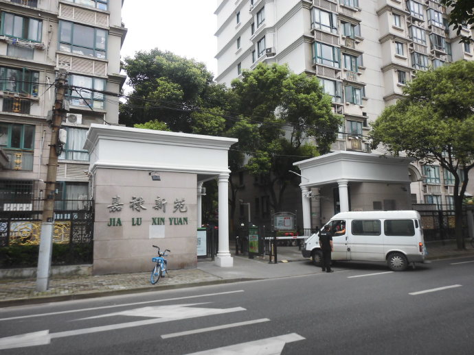 租界公园、跑狗场、卷烟厂，这条马路“活化石”太多