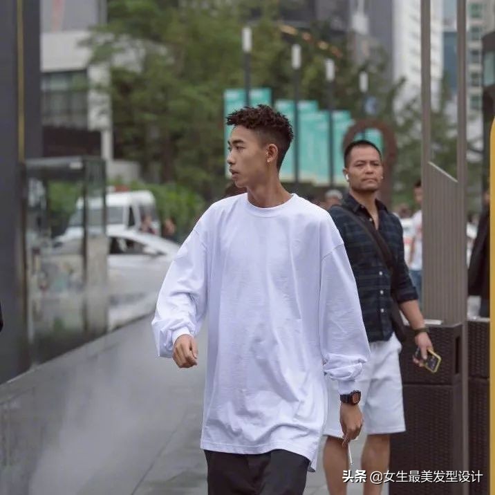 黑皮肤适合的发色卷发,黑皮肤适合烫什么发型好