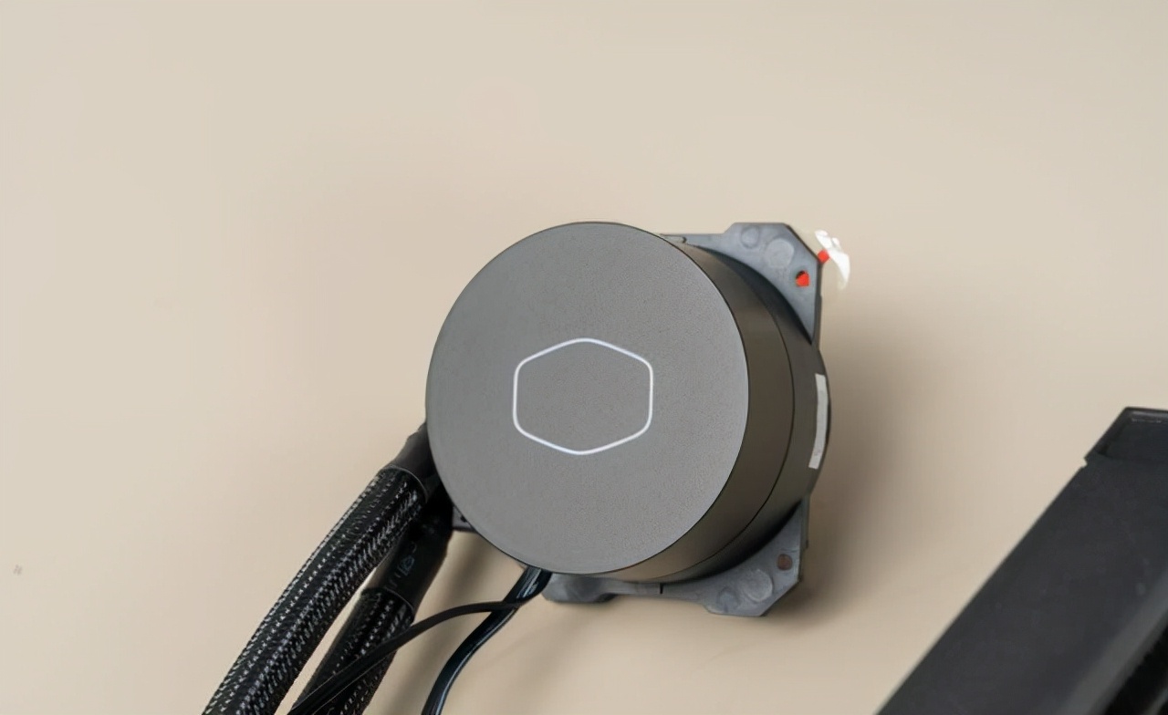 一体水冷主机和分体水冷主机区别,水冷主机好和普通的有什么区别